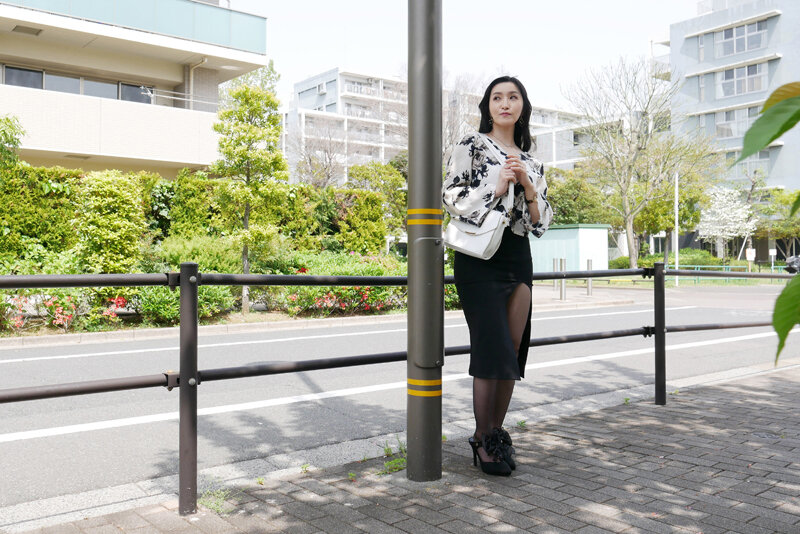 「「立ちんぼ妻」 B級熟女 すず39歳」のサンプル画像1枚目