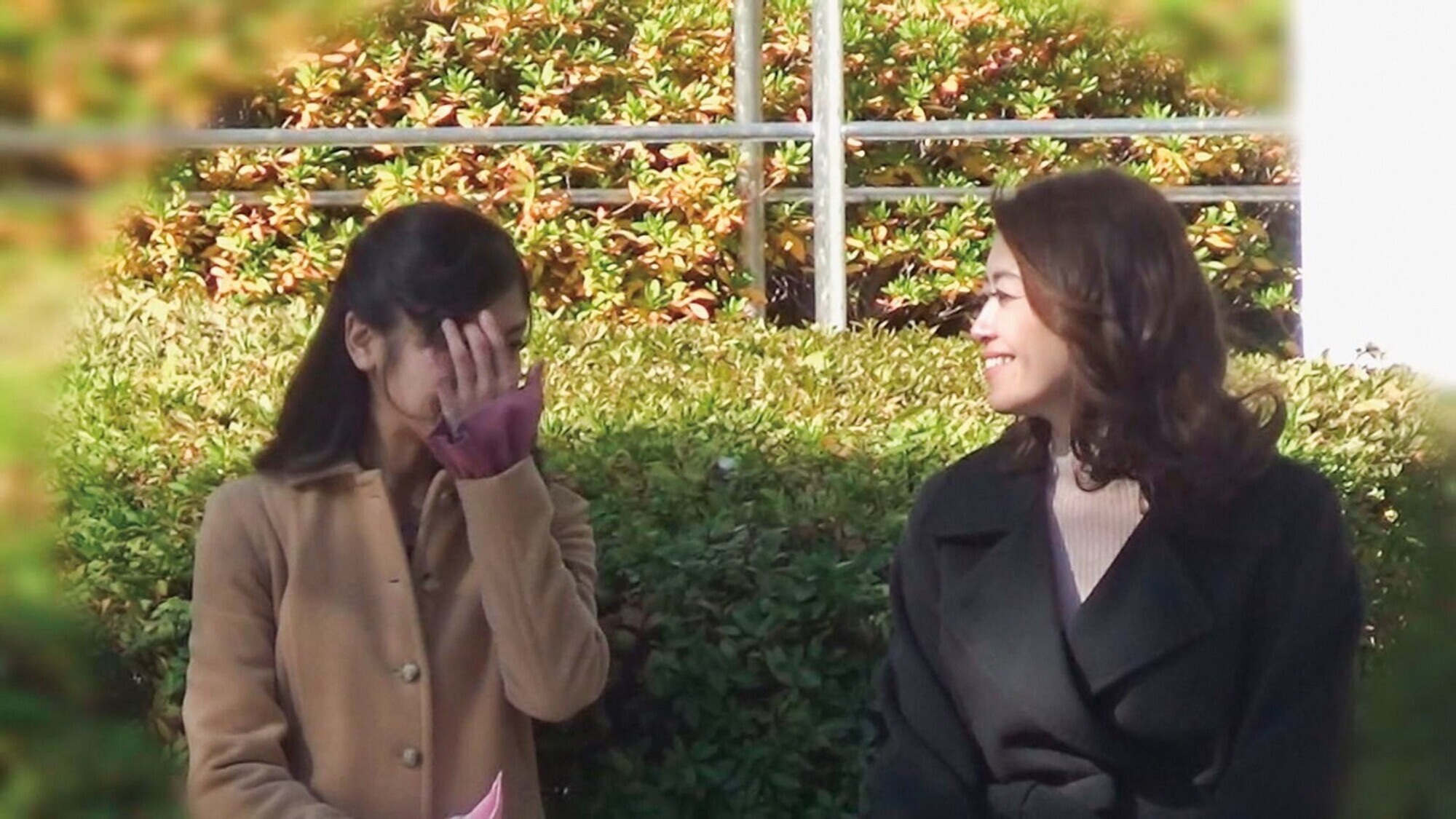 「ねぇワタシとレズしてみない!?キレイなおねえさんが街で暇そうにしている女の子をレズナンパ!その場でお持ち帰り濃厚レズプレイで素人女子を堕とす!!」のサンプル画像1枚目