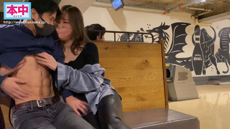 「ちんちんおっきしたらホテル行きだよ 彼女が在宅中、昔の好きだった先輩に誘われて密着囁き野外デートで勃起したら即ラブホゲームに負けて何度も何度も中出ししてしまった。 美谷朱里」のサンプル画像3枚目