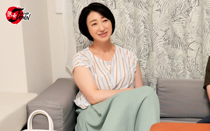 「イケメンが人妻を部屋に連れ込んでSEXに持ち込む様子を盗み撮りしたDVD。020～強引にそのまま中出ししちゃいました～」のサンプル画像1枚目