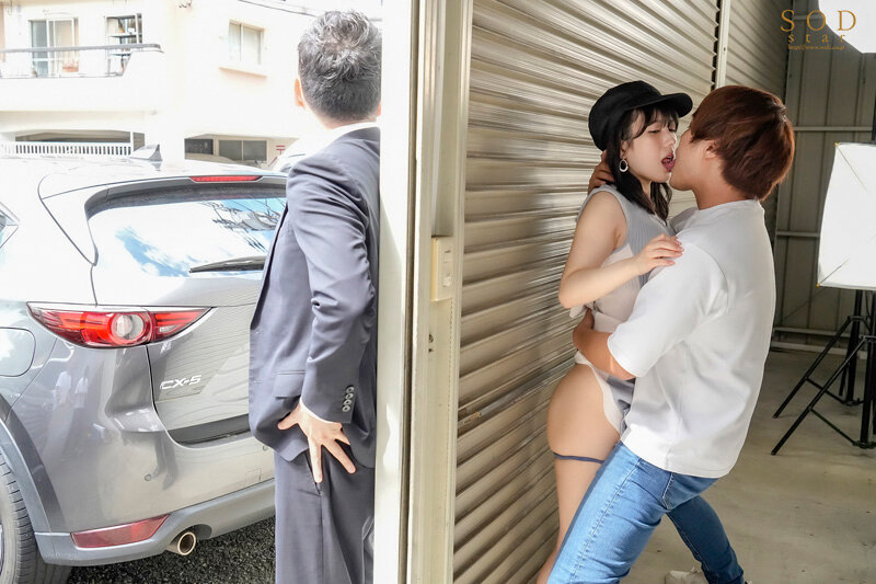 「芸能人初即ハメ 私のソクバッキー彼氏が絶倫すぎていつでもどこでもすぐ勃起チンチンを挿れようとしてくる 小湊よつ葉」のサンプル画像7枚目