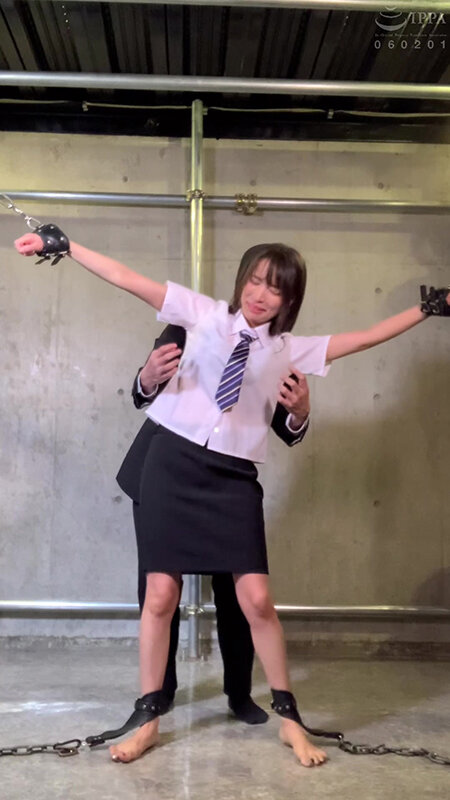 「真木今日子が挑む拘束くすぐりSM!美人お姉さんが拷問プレイで悶絶する姿が話題」のサンプル画像6枚目