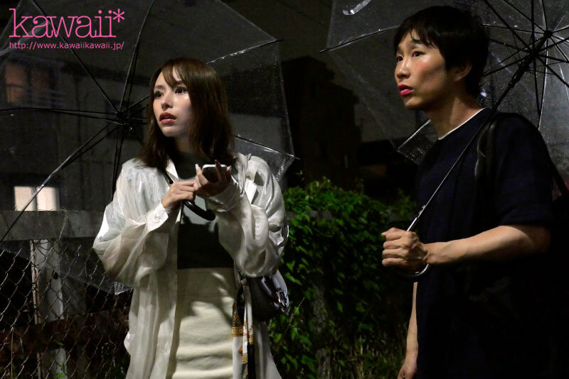 「ファンイベント帰り相部屋NTR 彼氏の愚痴を聞いてくれて趣味にも付き合ってくれるバイト先の店長と性欲解消するまで中出ししまくった絶倫性交 伊藤舞雪」のサンプル画像1枚目