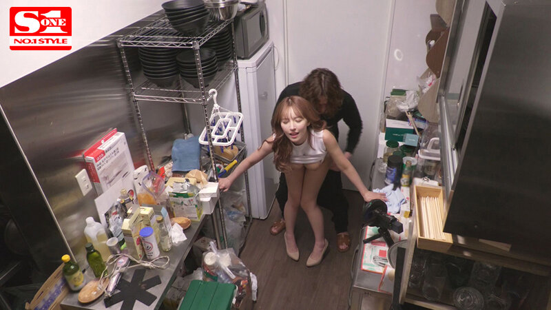 「「えっ！ここでヤルの？」三上悠亜に一ヶ月密着して隙あらばいきなり即ズボッ！ 前代未聞ドッキリAV大作戦」のサンプル画像10枚目