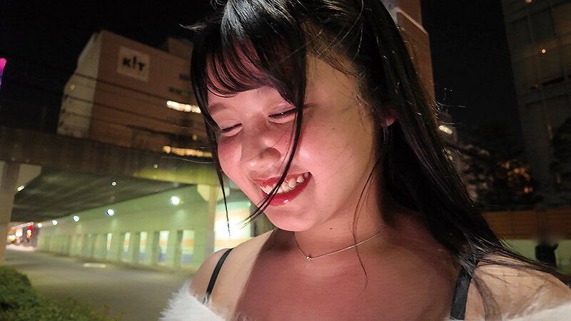 「立ちんぼ巨乳女子 夜に立つ理由を密着取材！ 尾崎みのり」のサンプル画像4枚目