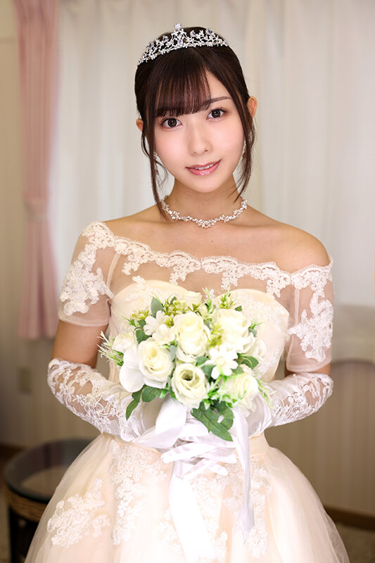 「【素人巨乳】結婚前夜の花嫁がウェディングドレスで寝取られ不倫SEX！元ヤリマン妻の禁断浮気映像」のサムネイル
