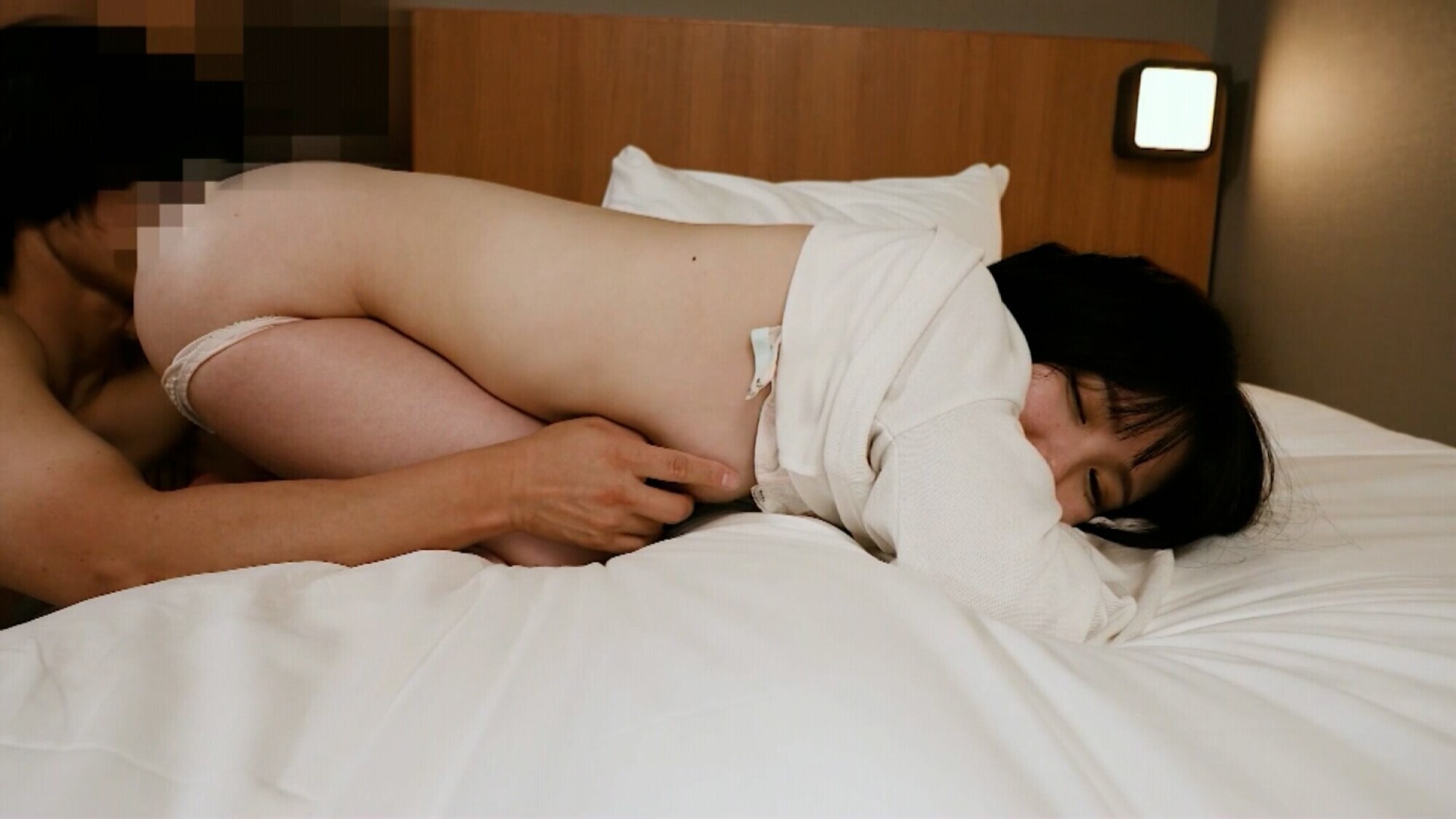 「街中リモバイ散歩で発情スイッチON ～興奮そのまま濃厚中出しSEX～ 4」のサンプル画像11枚目