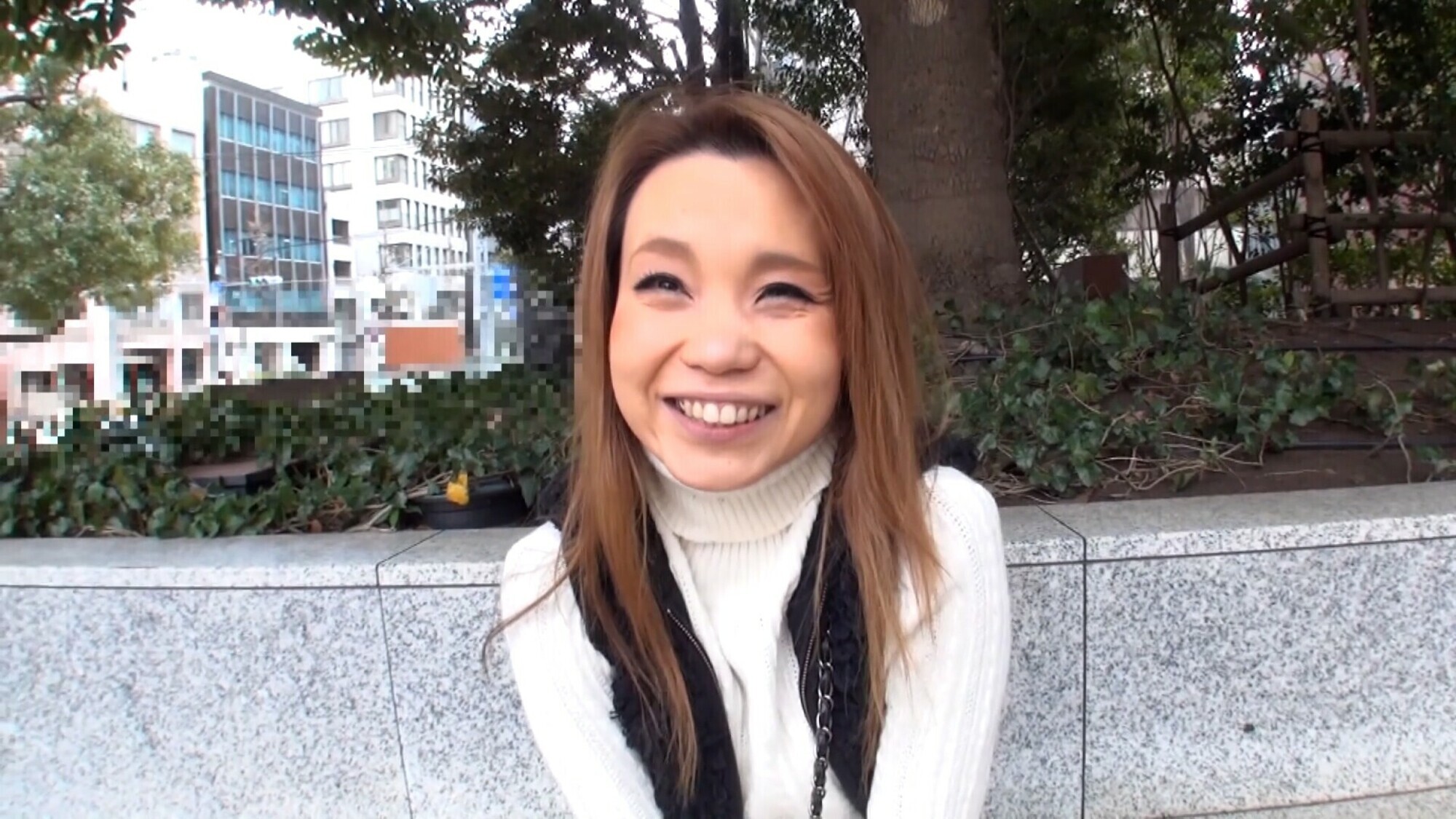 「SNSで知り合ったアクティブな夏女と個撮テイで個室にインしてナシクズシの嵌め撮り中出しセックス!」のサムネイル