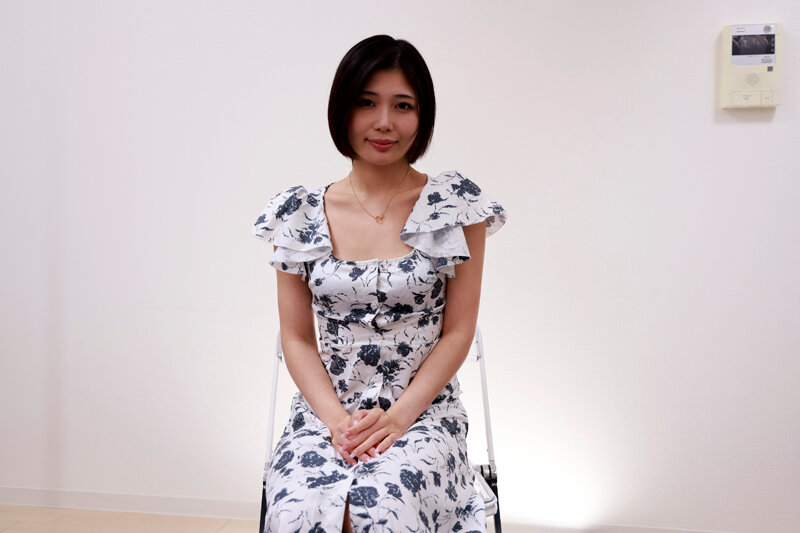 「【素人OL】知的な営業女子がキス好きすぎて3P体験!真面目系ビッチの本性解放」のサンプル画像1枚目