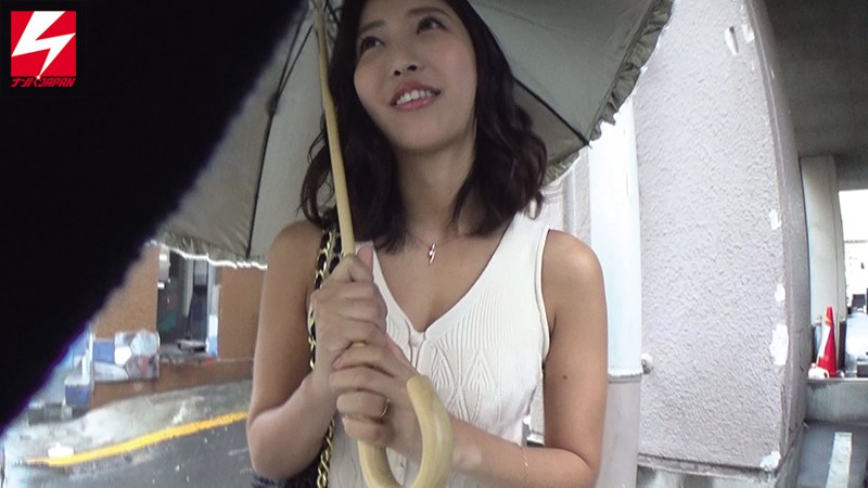「『旦那が帰ってきちゃうから…急いでしよっ』 即尺！即ハメ！美人セレブ妻は即効型の都合のイイ絶倫ビッチだった。 人妻:スミレさん。」のサンプル画像1枚目