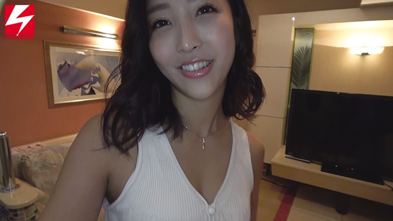 「『旦那が帰ってきちゃうから…急いでしよっ』 即尺！即ハメ！美人セレブ妻は即効型の都合のイイ絶倫ビッチだった。 人妻:スミレさん。」のサンプル画像2枚目