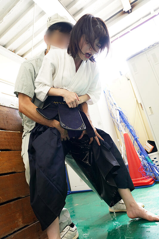 「まさかこんなけなげなひよこ女子が…媚薬を盛られ理性完全崩壊！！ところかまわず異物オナニー！イキ漏らしアクメ！！」のサンプル画像2枚目