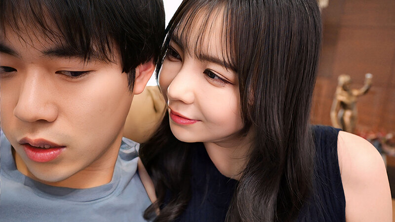 「可愛いけどマグロで全然感じない僕の彼女…その母親は全身が性感帯の絶倫女性 何もしてくれない娘に不満を抱える俺に「女はね、感じさせてこそ感じるの」と全身で教えてくれた ？絡みつく舌、離れない腰、ずっと中で求められた夜？吉澤友貴」のサンプル画像1枚目