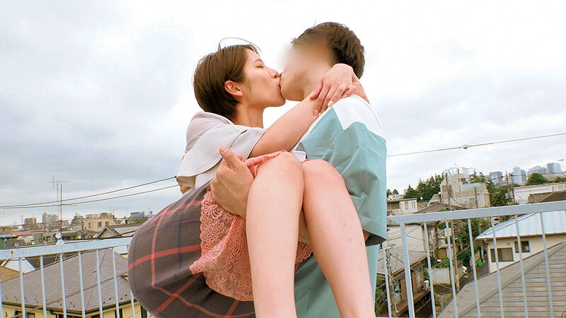 「素人女子大生の皆さんww青空の下で脳がトロける超濃密ベロキス体験してみませんか？もえかちゃん りおんちゃん」のサンプル画像13枚目