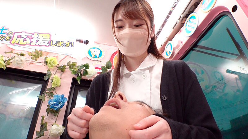 「顔出し解禁！！マジックミラー便 マスク美女の歯科衛生士 初めての公開ディープキス編 8人全員SEXスペシャル！！ 普段はマスクの下に隠された美顔を初披露！口腔内で舌を激しく絡め合わせる濃厚接吻でオマ○コがトロけた白衣の天使がデカチンSEX！」のサンプル画像2枚目