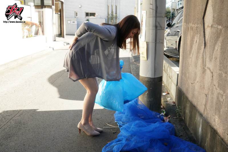 「派遣マッサージ師にきわどい秘部を触られすぎて、快楽に耐え切れず寝取られました。 美谷朱里」のサンプル画像1枚目