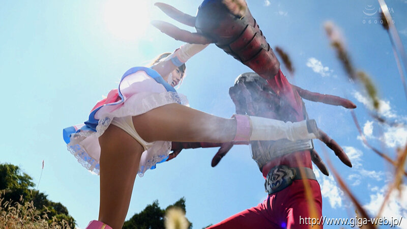 「有栖舞衣が魅せる女戦士ピンチ！セーラーエルメスの絶体絶命バトルシーン」のサンプル画像1枚目