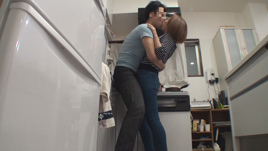 「マル秘隠し撮り映像流出!! 同じマンションのママ友を連れ込んで絶対内緒の不倫SEX 4時間ベストvol.4」のサンプル画像10枚目