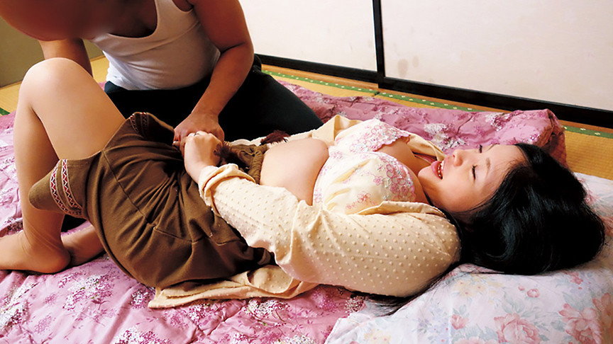 「【素人熟女】黒人ナンパで巨根体験!12人の人妻が初めての異文化交流で絶頂4時間SP」のサンプル画像6枚目