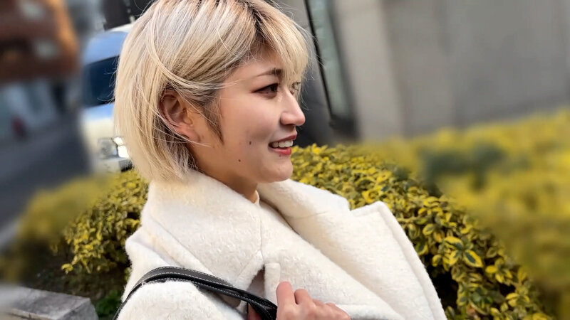 「街角で声をかけてくすぐりさせてもらう 美容部員 はるのちゃん」のサンプル画像1枚目