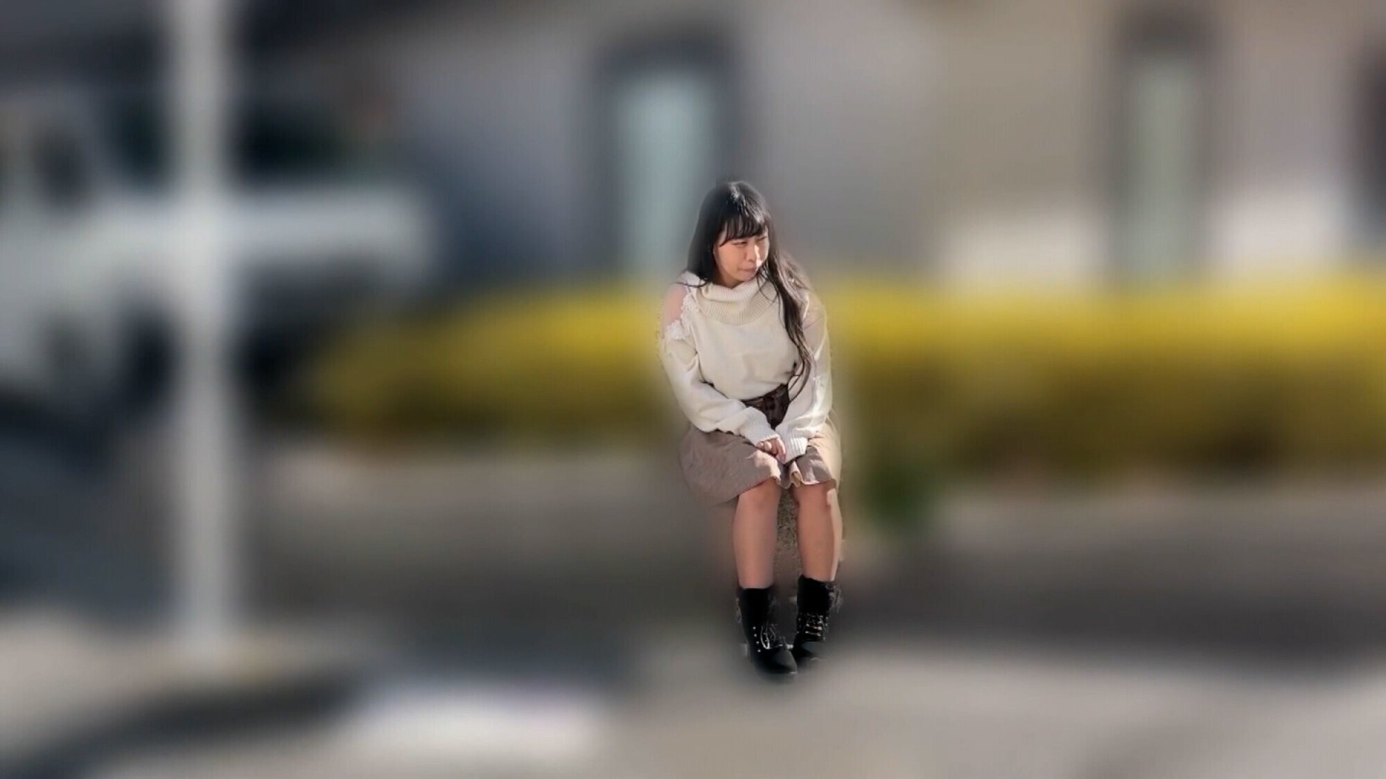 「餅田ササピリカの羞恥プレイ動画｜黒髪美少女がリモバイ散歩で恥じらう姿が話題」のサンプル画像13枚目