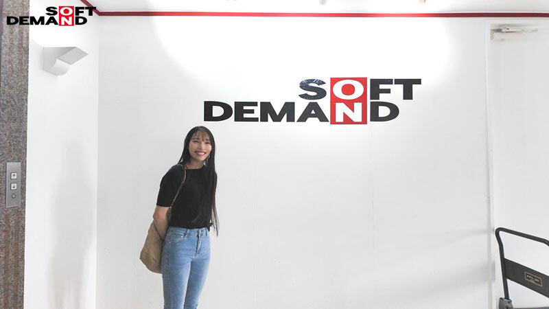 「玉井晴香 34歳 息子が中●生になる前、最後の撮影 「楽しかった、も嘘じゃない。私の大事な思い出」敏感なカラダを震わせて無邪気な笑顔で受け止める 大量ザーメン21発ぶっかけ」のサンプル画像4枚目