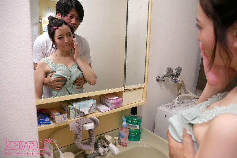 「「うち近いからシャワー浴びてく？」終電なくなり同僚女子社員の部屋に… 無防備すぎるおっぱいと生脚に興奮した僕はチラつく妻の存在が吹き飛ぶほど一晩中モウレツにハメ狂った… 小花のん」のサンプル画像10枚目
