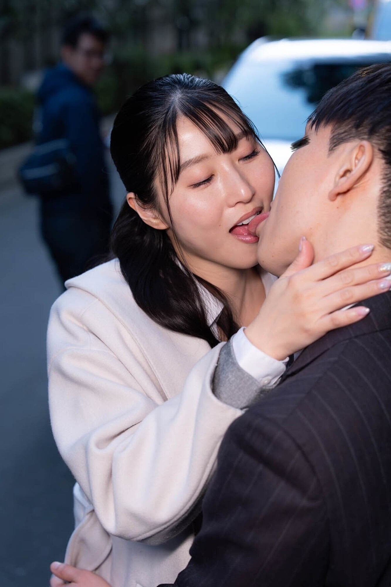 「通行人は二度見する!ドラマの主人公のような不意打ち路上キスで火がついた人妻上司は浮気欲が止まらない VOL.2」のサンプル画像9枚目