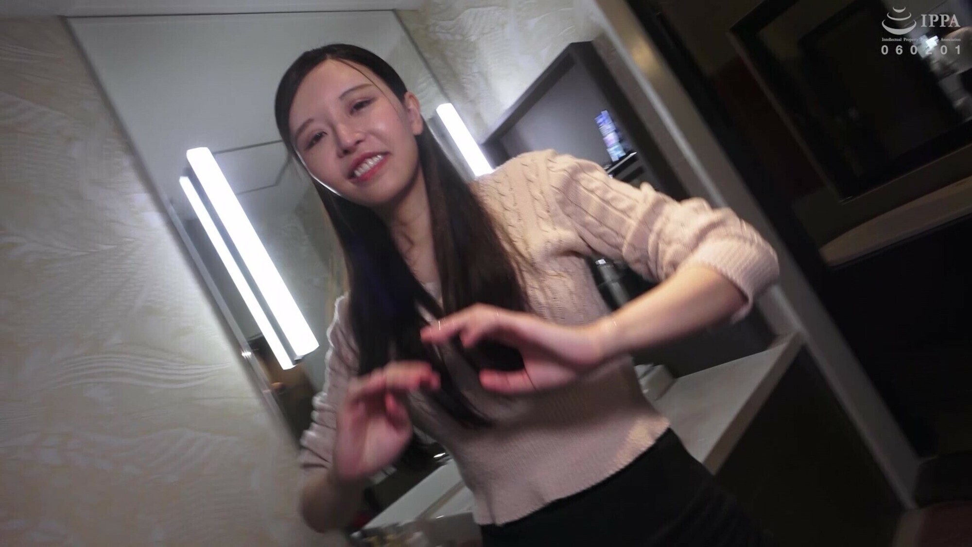 「【若林ゆりな】巨乳美女がくすぐり責めで悶絶！筋トレ中の無防備ボディを徹底攻撃」のサムネイル