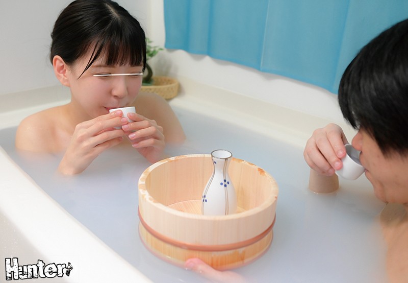 「狭いお風呂で二人きり！どストライクな女子（幼馴染、姉、義母…）と自宅で混浴する事に！生のおっぱいは想像以上にキレイで大きくて柔らかくて…」のサンプル画像4枚目