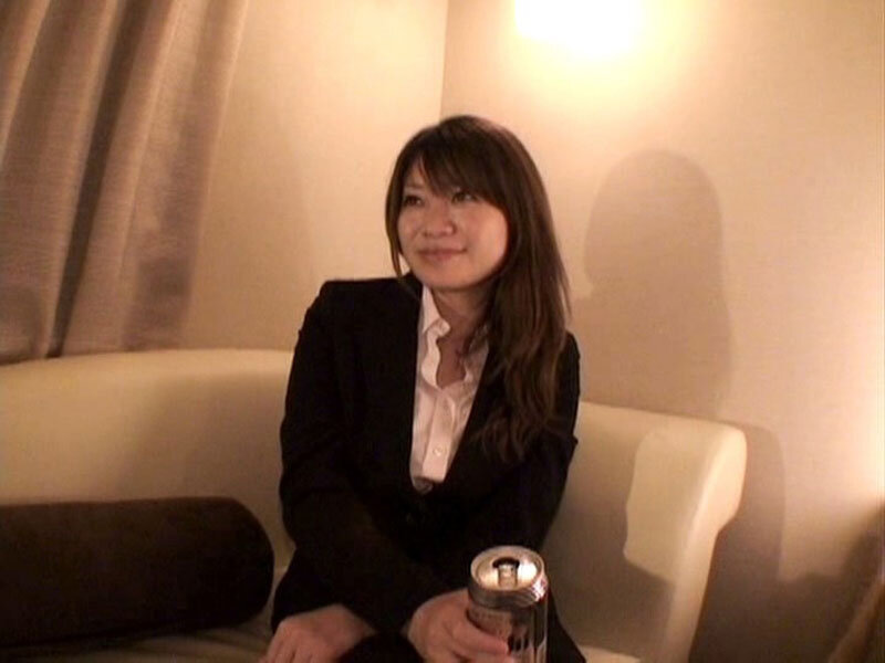 「巨乳OL同僚とハメ撮り！お気に入りの部下を連れ込んで酔わせてエッチする方法【AIリマスター版】」のサムネイル