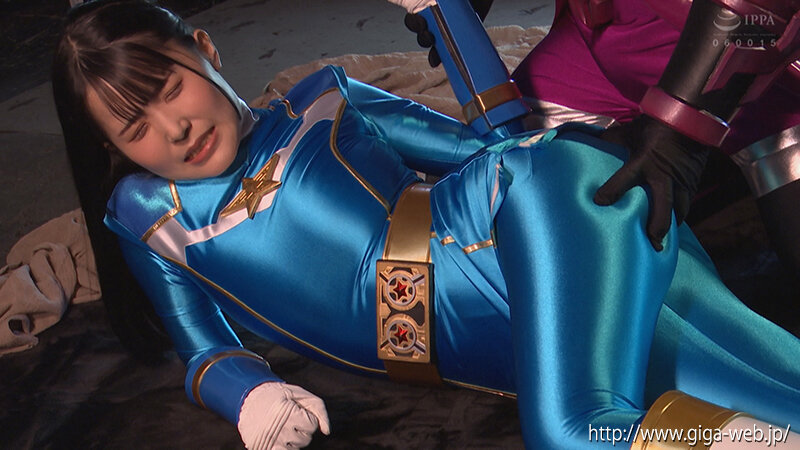 「紺野みいな・美澄玲衣が女戦士に変身！戦隊ヒロインが敵に捕らわれる熱いバトルアクション」のサンプル画像1枚目