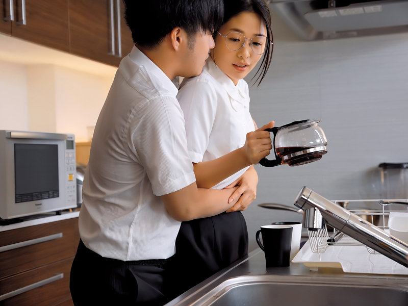 「行き遅れた三十路女に気のある素振り見せたらマジ惚れされて一発ハメて終わるつもりがカニばさみロックと杭打ちピストンで逃げられず何度も中出しさせられた 川上奈々美」のサンプル画像2枚目