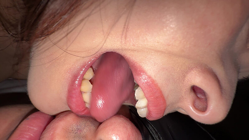 「【個人撮影】原美織の夜●い顔舐め&鼻舐め」のサンプル画像16枚目