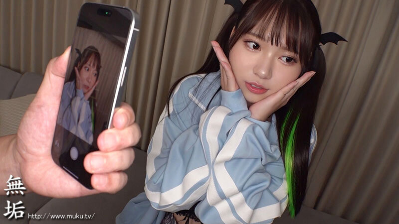 「咲月ひな アイドル美少女がコスプレで潮吹き中出し枕営業！笑顔で頑張る芸能人の秘密撮影」のサンプル画像12枚目