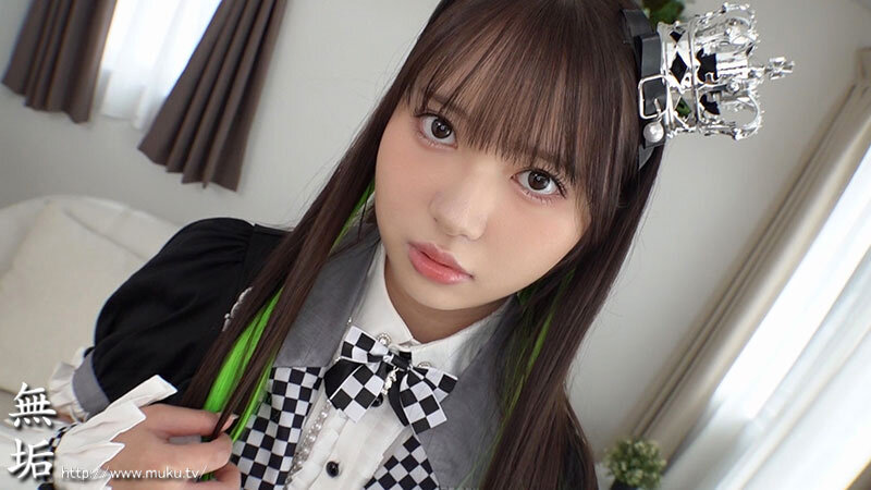 「咲月ひな アイドル美少女がコスプレで潮吹き中出し枕営業！笑顔で頑張る芸能人の秘密撮影」のサンプル画像2枚目