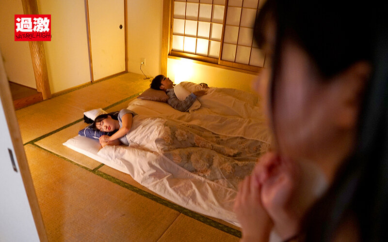 「修学旅行の夜、こっそり布団の中で何度もイカセてレズに目覚めさせてしまった同級生に数年後…夫が近くにいるのに密着スロー乳首舐めでレズ返しされた私」のサンプル画像14枚目