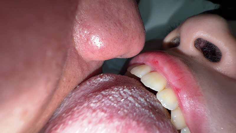 「【水月みお】美人お姉さんを街角ナンパ!素人風の甘いキスとドキドキ密着撮影」のサンプル画像17枚目