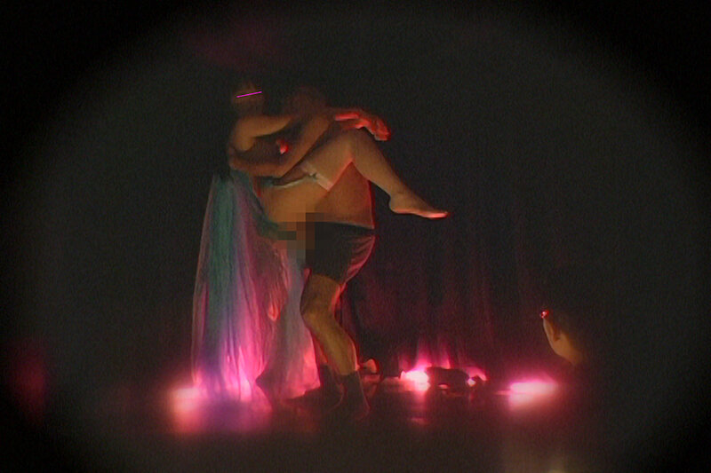 「舞台裏の情交 ストリップ盗撮個室密会」のサンプル画像3枚目