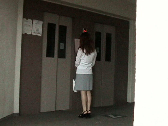 「本物女性宅侵入 ボディカメラ下着物色体験 2」のサンプル画像5枚目