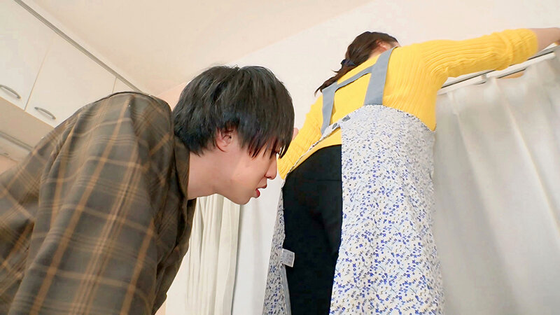 「厳選！働くおばさん 職場で性交する熟女の蒸れたカラダ 配信限定BEST3 6名」のサンプル画像12枚目