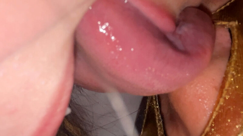 「実況しながら鼻を辱めるドSお姉さんがM男に濃厚鼻フェラ」のサンプル画像17枚目