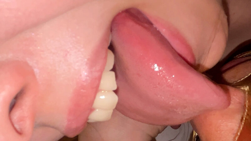 「実況しながら鼻を辱めるドSお姉さんがM男に濃厚鼻フェラ」のサンプル画像4枚目