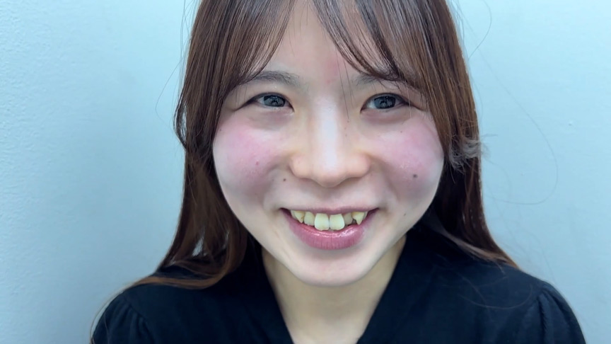 「街角で声をかけてくすぐりさせてもらう 製造業事務 ゆうかちゃん」のサンプル画像1枚目