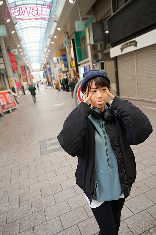 「【新人動画】
ボーイッシュでクールに見えて内面ウブで経験人数1人 イッたことなくて彼氏も出来なくて一周回ってAVデビュー！ 月永ゆら」のサムネイル