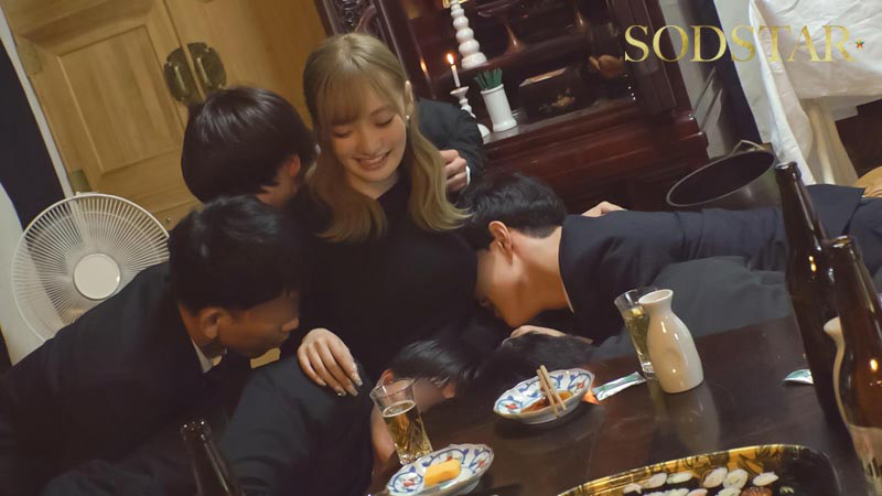 「渚恋生の金髪喪服ギャル姿が魅力的!熟女女優の大人の色気溢れる話題作をレビュー」のサンプル画像3枚目