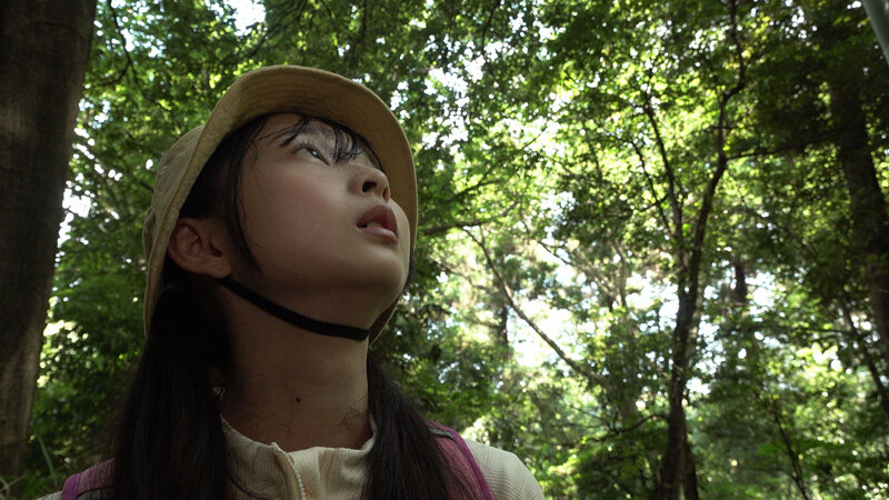 「欲望の森 まいごの全裸少女を森で見つけて性欲が抑えられない 望月つぼみ」のサンプル画像3枚目