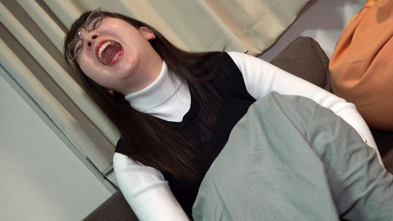 「アハハハって笑う豪快スマイル女子！ノリよくて愛嬌ある娘が…デカチンのバコ突きくらって白目剥きながらひっくい声でイグイグ連呼」のサンプル画像2枚目