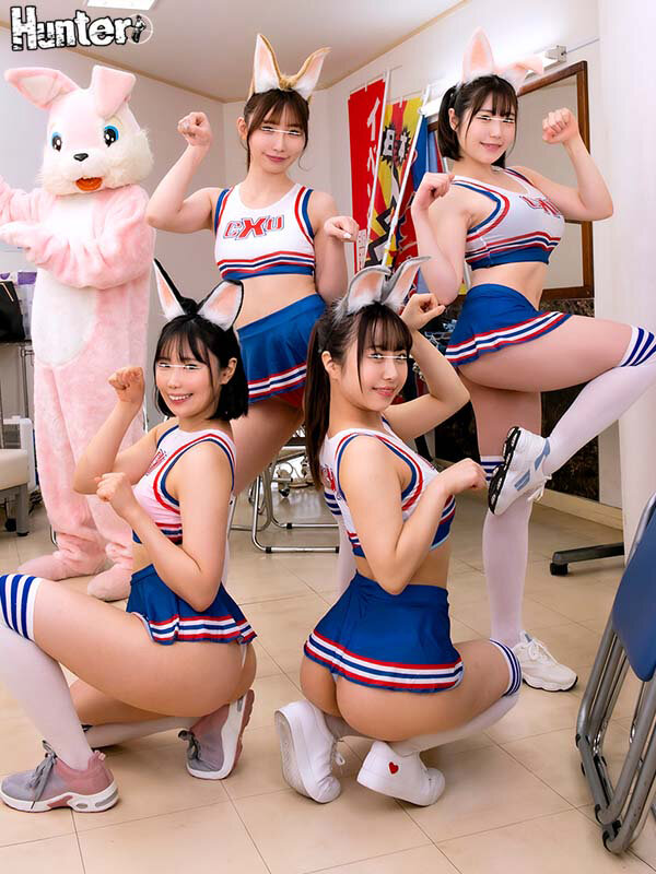 「着ぐるみバイトはエッロいチアガールと楽屋が一緒！しかもカワイイ着ぐるみで油断したのか目の前で生着替え！脱ぐのを忘れてガン見でフル勃起！」のサンプル画像1枚目