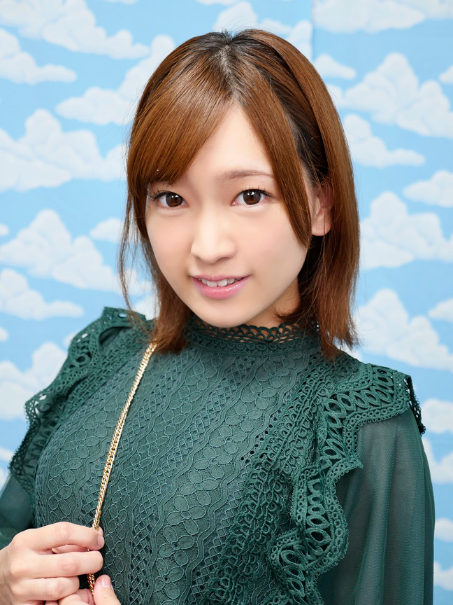 「新宿で見つけた超敏感女子大生がヌルヌル素股に挑戦！何度イッてもガン突きピストンで連続中出し！」のサンプル画像1枚目